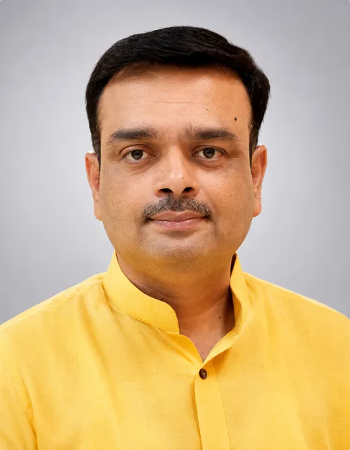 Shri. Tushar N Kulkarni